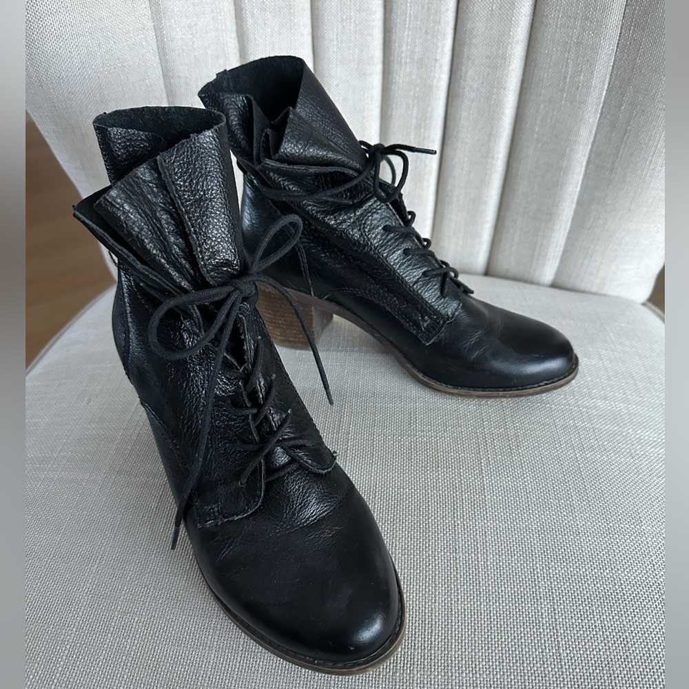 Steve Madden “Gretchun” Black Leather Heeled Boots - Size 8. - Picture 2 of 10